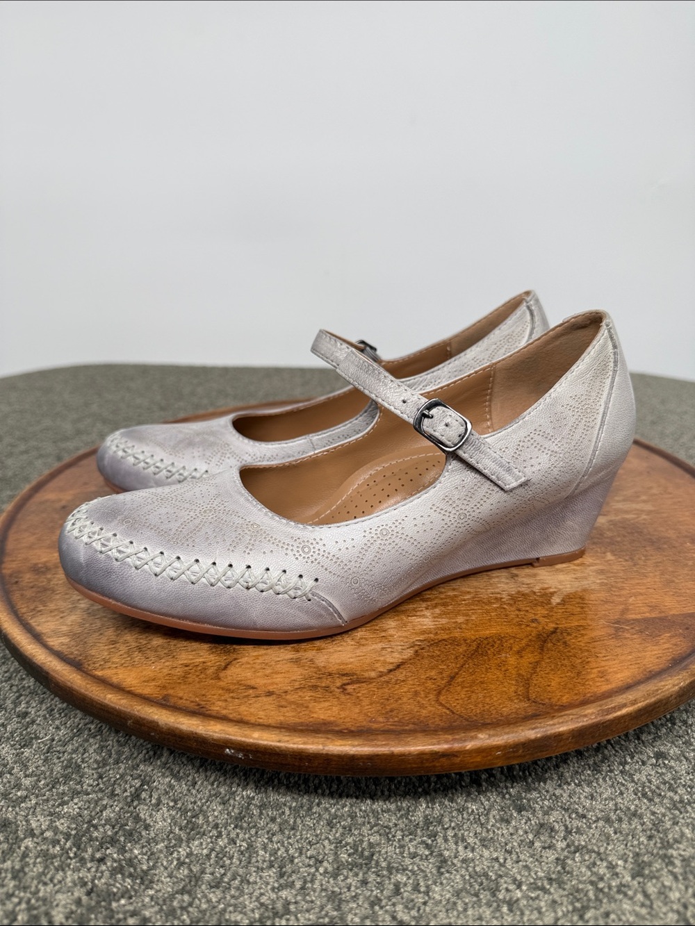 Mona Flying Shoes Wm 7.5 (38) Metallic Gray Mary Jane Wedge Pumps Comfort